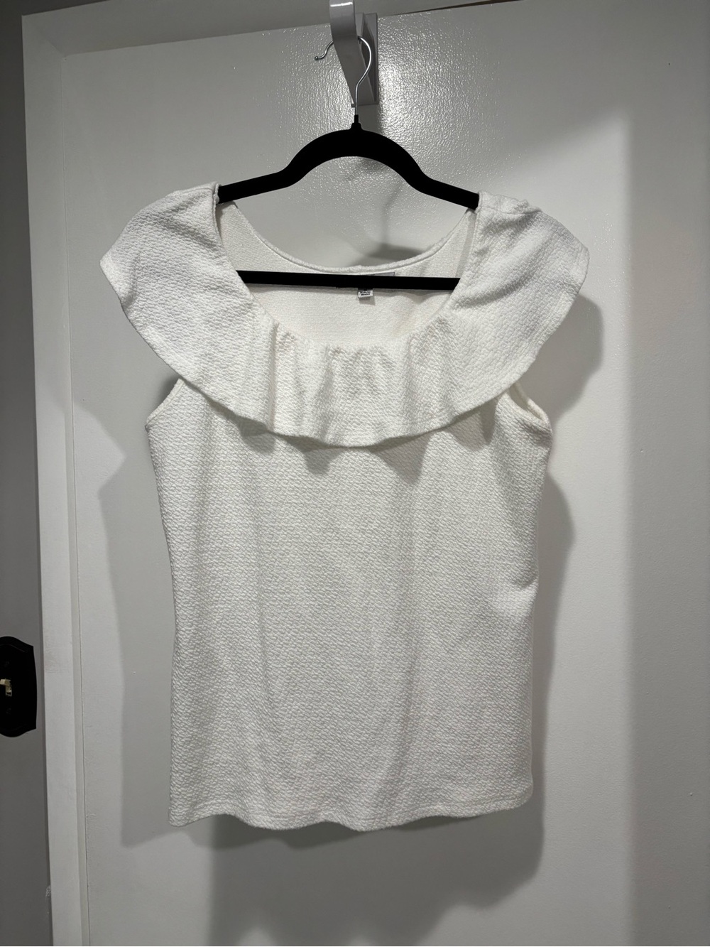 Green Envelope White Ruffle-Neck Camisole
